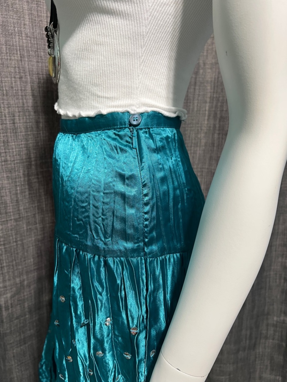 VINTAGE Y2K Avenue Of The Stars Teal Satin Embellished Midi Skirt Whimsigoth MED - Picture 4 of 12